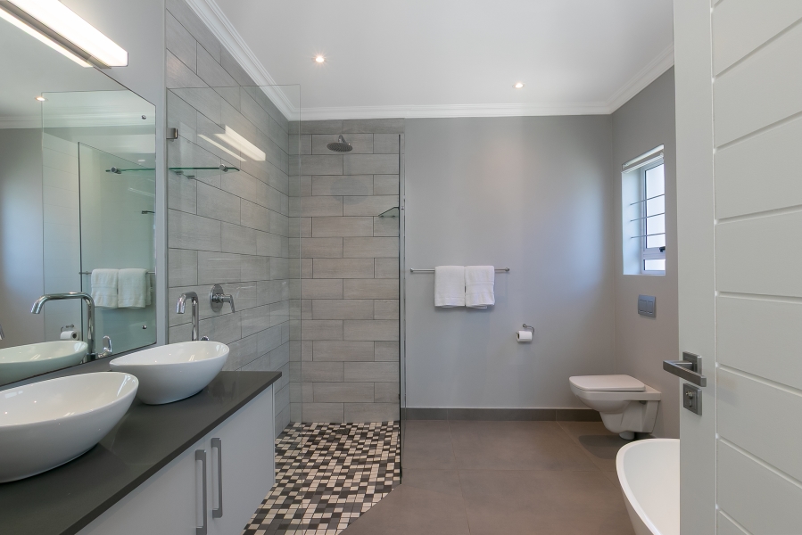 4 Bedroom Property for Sale in Kingfisher Creek Western Cape